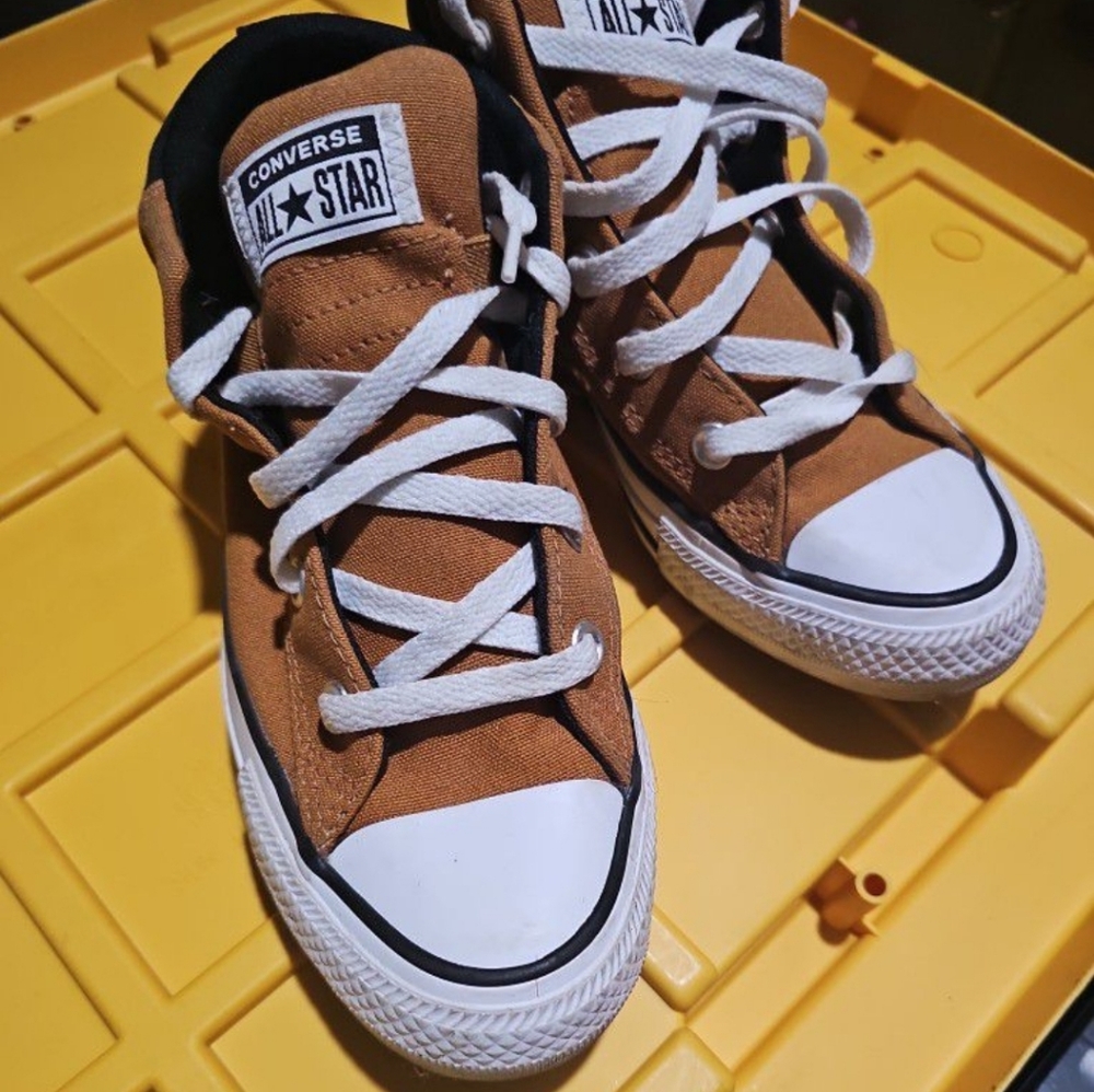 Boy converse